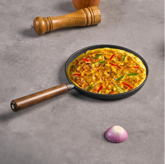 WANGYUANJI Cast Iron Pizza Pan 7.9, Uncoated Pancake Skillet For Indoor And Outdoor, Non-Stick Skillet With Wooden Handle, Handmade Pancakes, Pizza, Fried Steak